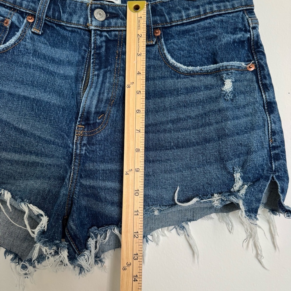 Abercrombie & Fitch Mid Rise Mom Short Curve Love Cut Off Raw Hem Size 10 30 - Picture 5 of 6
